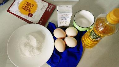 准备好所有材料，低粉过筛备用