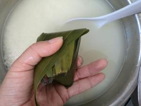 把上半部分折回来盖住。