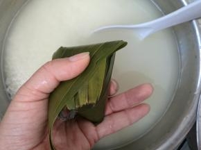 把上半部分折回来盖住。