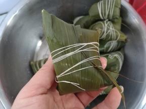 用线缠住系紧就好了。