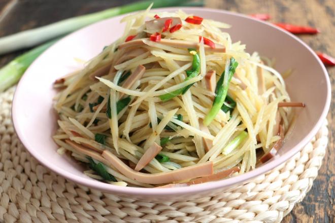 凉拌土豆丝鸡蛋干