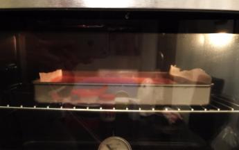 烤箱预热150度上下火中层30分钟