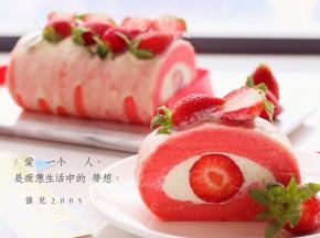 酸奶＋棉花糖（砂糖）手动打蛋器拌匀，直接淋在蛋糕上，草莓对切，摆放好