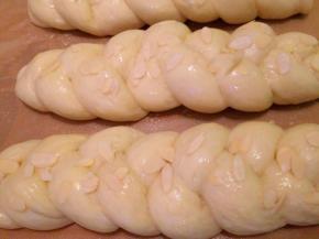 放上杏仁片装饰一下