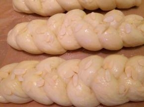 放上杏仁片装饰一下