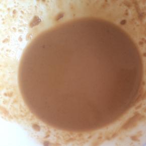 少许温水稀释开。