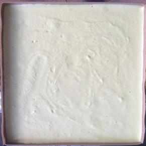 面糊倒入方盘中，烤箱预热，175度20分钟（具体温度视自家烤箱而定）