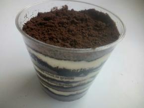 最后一层放奥利奥碎