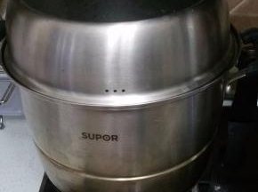 放到锅中中火煮40分钟