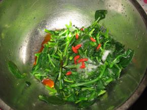 加入枸杞，拌均匀