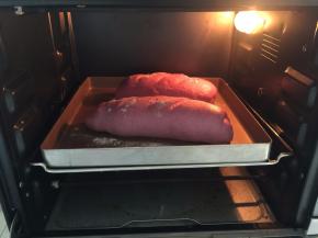 烤箱预热上180度，下160度，中下层烤25分钟，最后几人钟盖上锡纸