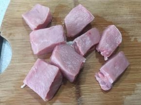 猪肉洗干净切几大块