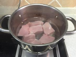 冷水入锅煮出血水