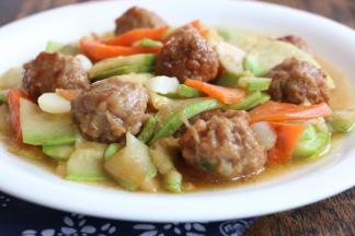 一道色香味俱佳的肉丸小炒就做好啦，快点动手做起来吧。