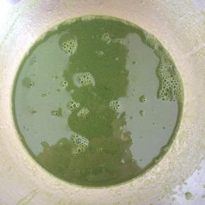 加入玉米油，搅打均匀。