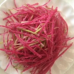 用擦丝器，擦成细丝。