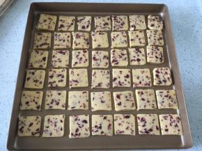 切成3毫米的片放烤盘里