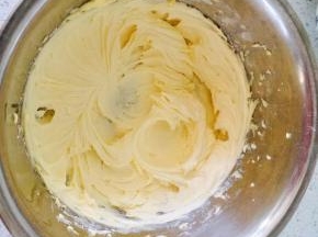 融化的黄油打散