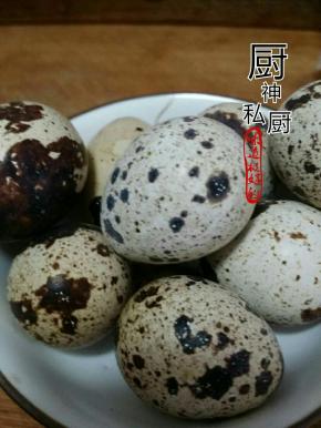 准备8个鹌鹑蛋。