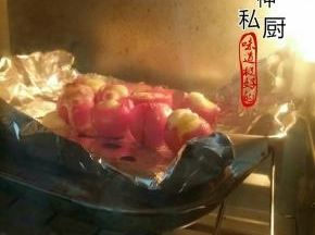 烤箱210度上下火10分钟即可已，装盘装饰，
