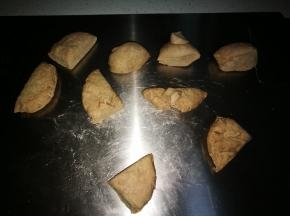 我做了3个面团，把方子的份量翻3倍就是。每个面团平均分成3等份