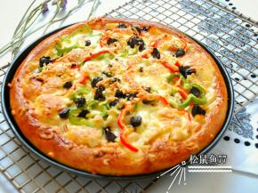 最后把所有的马苏里拉芝士碎全部撒上。预热烤箱上下火200度15分钟。