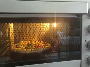 放入烤箱上下火200度烘烤20分钟即可。