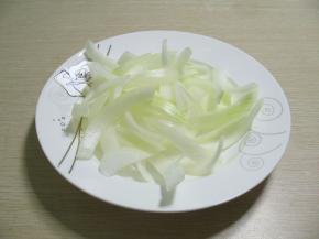 切好的洋葱洗干净