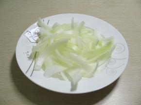 切好的洋葱洗干净