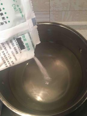 加入盐，制成饱和溶液