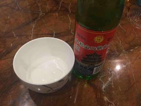 准备少半碗高度白酒，我用的二锅头