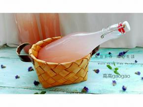 用漏斗装瓶即可（冷藏可放大约一个月，每天打开瓶盖放一下气）