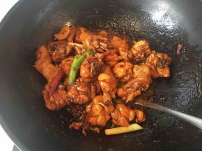 翻炒到颜色均匀