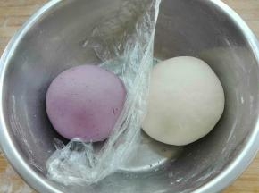 分别揉至三光：面光，手光，盆光，进行室内发酵