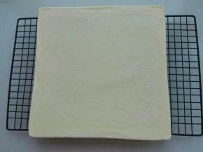 烤盘中取出放凉