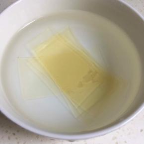 吉利丁片放冰水中泡二十分钟