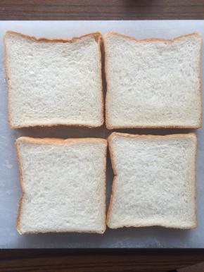 准备好吐司片。