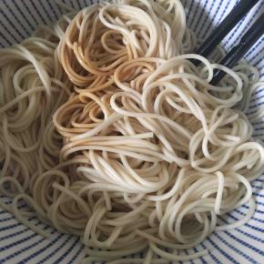 沥干水份加入调料拌均匀