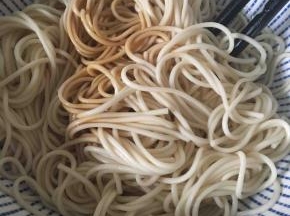 沥干水份加入调料拌均匀