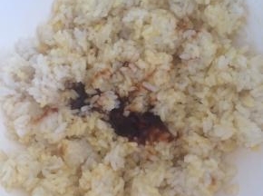 加入蚝油，少许盐，搅拌均匀。