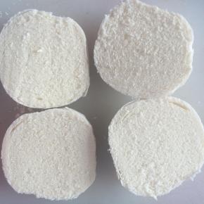 馒头从中间切两半。