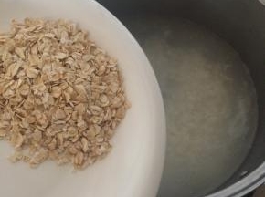 放入燕麦，再煮5分钟。