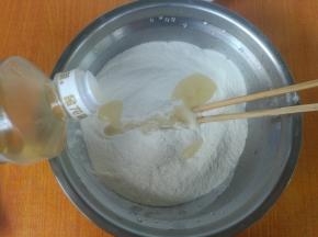加入玉米油。