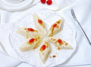 晾凉后切成块，浇上桂花蜜，就可以吃了。