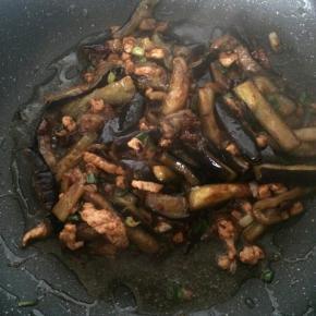 翻炒片刻即可出锅。