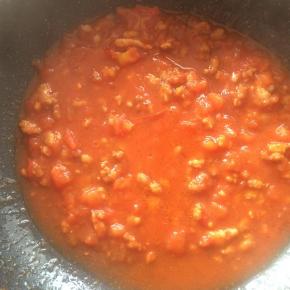 小火熬煮至汤汁浓稠。