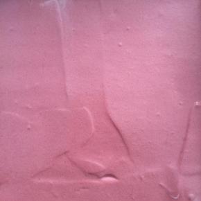 用刮刀抹平整。