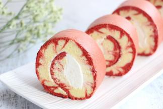 卷成蛋糕卷，冰箱冷藏3小时定型。
切片。