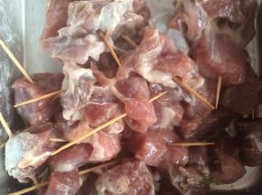 薄薄一层，裹上羊肉即可。