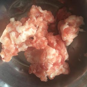 准备适量肉丁，我用肉馅代替的。